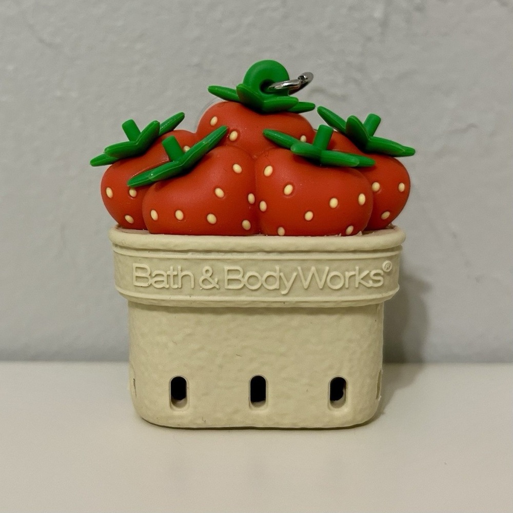 Bath & Body Works Strawberry Produce Carton Box Pocketbac Sanitizer Holder